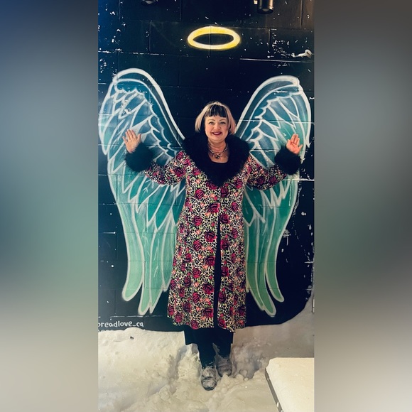 Meet your Posher, Carlee - Picture 3 of 4